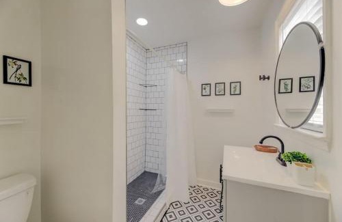 Earlewood House | Unique River Caravan Apartment for Your Next Getaway