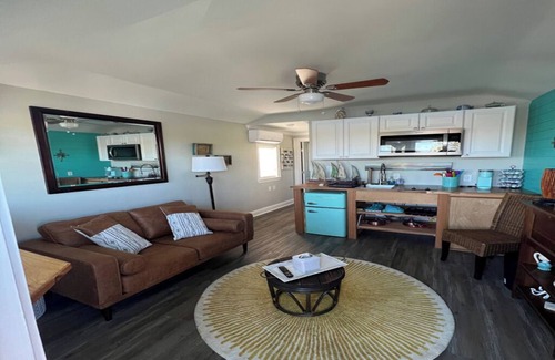 Gardner Cabin | Ocean View Tiny Cabin with Kitchen and Breakfast Included