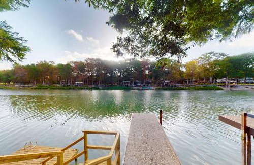 McQueeney House | Family-Friendly Funshine: Enjoy a Memorable Getaway