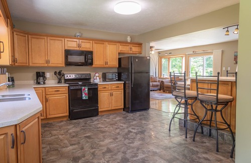 Christmas House | Unwind at Furnace Lake Overlook - Perfect for Families