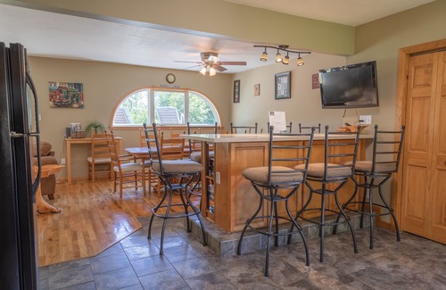 Christmas House | Unwind at Furnace Lake Overlook - Perfect for Families