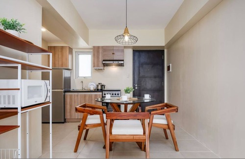 Lahug Apartment | Furnished 1BR | Amenity View, WiFi, Netflix and Pool