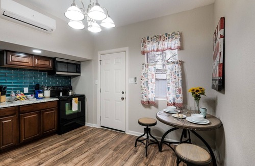 Beacon Hill Apartment | Guest Rated: 10/10 - Fully Equipped Kitchen & Free Parking