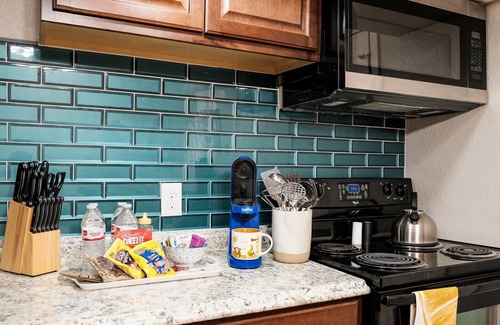 Beacon Hill Apartment | Guest Rated: 10/10 - Fully Equipped Kitchen & Free Parking