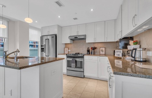 Penn Quarter Apartment | Stylish 2BR Apartment with Pool & Spa in Penn Quarter, DC