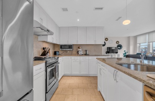 Penn Quarter Apartment | Stylish 2BR Apartment with Pool & Spa in Penn Quarter, DC