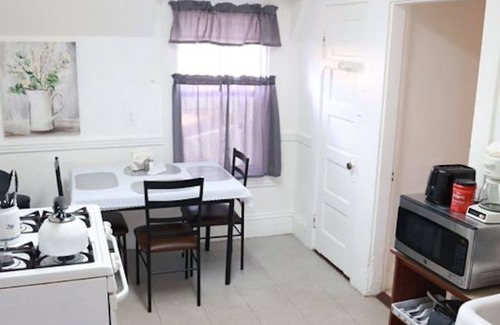 Roxbury Apartment | Charming 3 Bedroom Apartment in Central Boston Awaits!