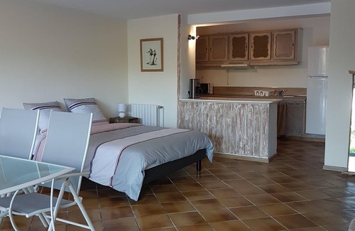 Draguignan Apartment | Cozy Studio with Pool and Pet-Friendly Amenities