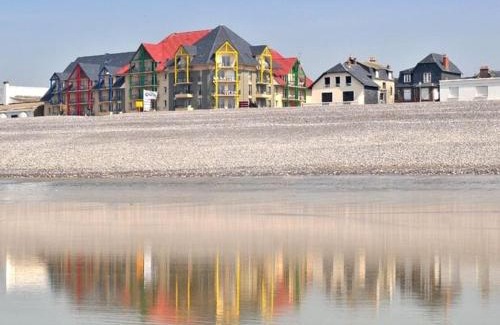 Cayeux-sur-Mer Apartment | Cozy Apartment with Balcony, Pool & Pet-Friendly Stay