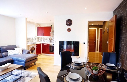 Cambridge Apartment | Convenient Apartment Near Cambridge Station with Free Parking