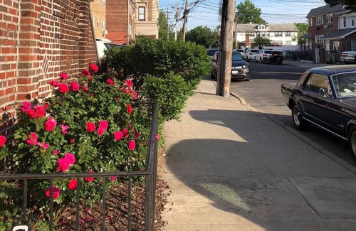 Throgs Neck Apartment | Cozy Bronx Apartment - Perfect for Families and Pets