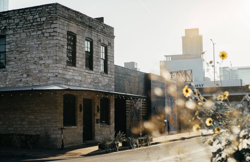 Central East Austin Apartment | Cozy Downtown ATX Apartment with Coffee Shop & Bar
