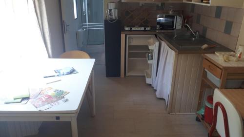 Plaisir Apartment | furnished apartment with a garden