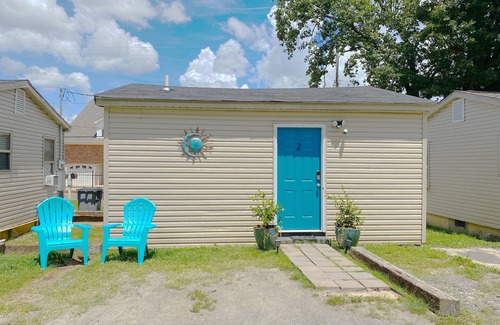 Lakeland Apartment | Top-Rated Blue Door Studio: Steps from Shopping & Lake