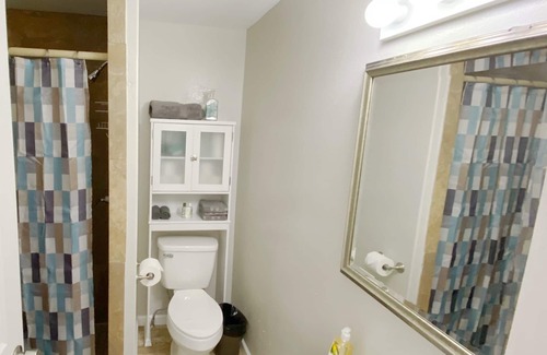 Lakeland Apartment | Top-Rated Blue Door Studio: Steps from Shopping & Lake
