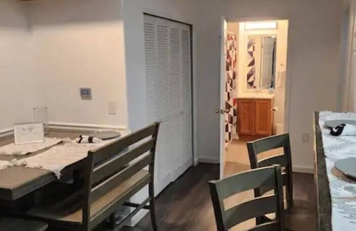 Aurora Condo | Modern Condo Retreat with Pool & Hot Tub in Aurora