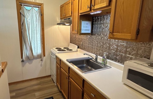 Clear Lake Cottage | Lakefront Cottage with Pool: Rated 10/10 for Your Stay!
