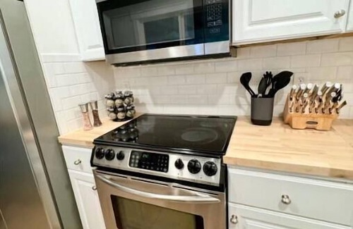 Seabeck Cottage | Serene Cottage Retreat on 5 Acres Near Seattle Ferry