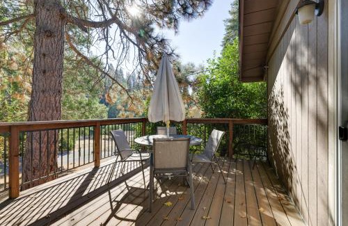 Twain Harte House | Cozy Sherwood Forest Cabin with Deck and Fire Pit Escape
