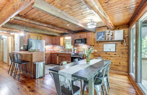 Fairland House | Contemporary Fairland Log Cabin with Lake Access and Hot Tub