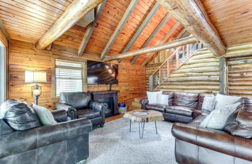 Fairland House | Contemporary Fairland Log Cabin with Lake Access and Hot Tub