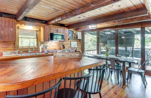 Fairland House | Contemporary Fairland Log Cabin with Lake Access and Hot Tub