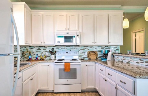 Surfside Beach House | Pet-Friendly Surfside Beach Home with Ocean Views & 10/10 Score