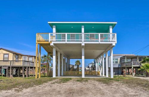 Surfside Beach House | Pet-Friendly Surfside Beach Home with Ocean Views & 10/10 Score
