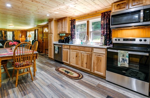 Cosby Cabin | Cozy Cosby Cabin with Deck, Spa & Breakfast Included!