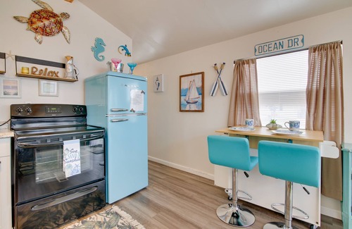 Port Isabel Cottage | Charming Waterfront Port Isabel Cottage with Deck & Pool