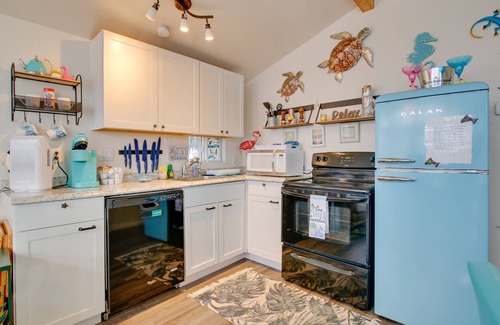 Port Isabel Cottage | Charming Waterfront Port Isabel Cottage with Deck & Pool