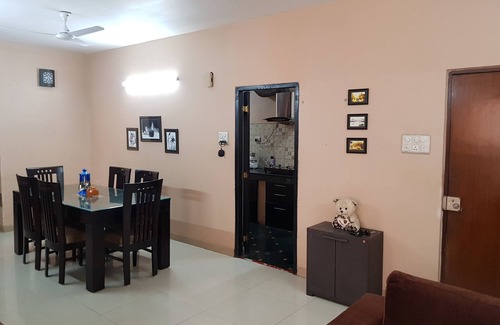 Ballygunge Apartment | Comfortable Flat with Kitchenette in South Kolkata's Heart