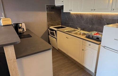 Saint-Vaast-la-Hougue Apartment | Seaside Retreat: Furnished Stay in Saint-Vaast-la-Hougue