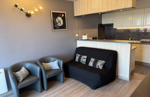 Saint-Vaast-la-Hougue Apartment | Seaside Retreat: Furnished Stay in Saint-Vaast-la-Hougue