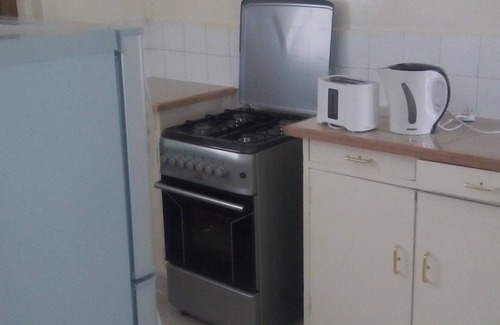 Nairobi West House | Cozy House with Fast Wi-Fi, Pool & Delicious Breakfast