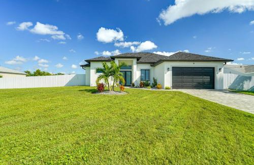 Diplomat House | Relax in Cape Coral Escape with Oceanfront Pool & Lanai