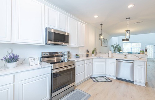 Johns Island House | Furnished Midterm Haven: Mins from Downtown CHS!