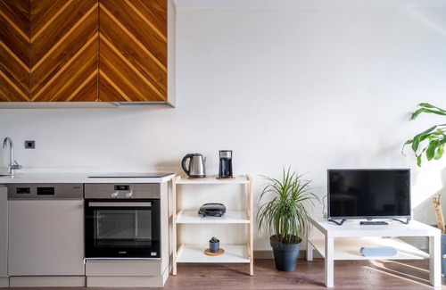 Mahmutbey Apartment | Modern Studio in Bagcilar with Kitchen and Breakfast Included