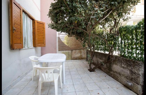Santa Tecla Apartment | Cozy Open-Space Apartment Steps from the Sea and Shops