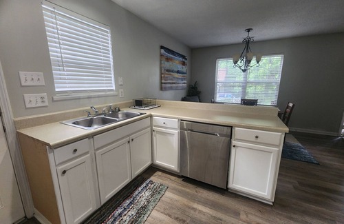 Greensboro House | Furnished rooms available with WiFi in Greensboro