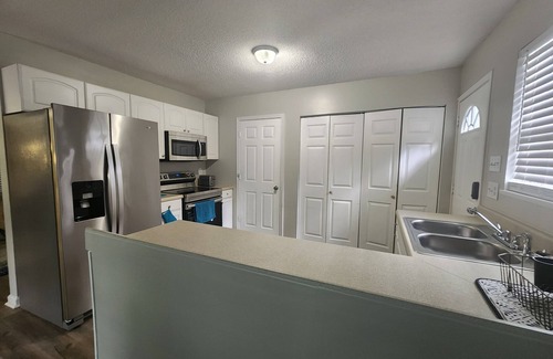 Greensboro House | Furnished rooms available with WiFi in Greensboro