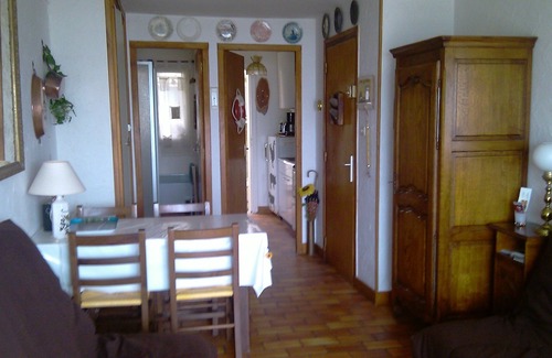 Mers-les-Bains Apartment | Oceanfront Studio with Pool & Pet-Friendly Amenities