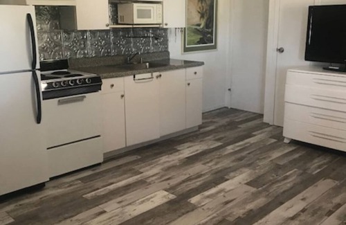 Lido Beach Apartment | Cozy Studio Retreat with Private Beach Access