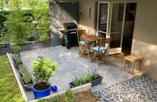 District 8 Apartment | Cozy Studio Retreat with Garden near Seefeld & Breakfast