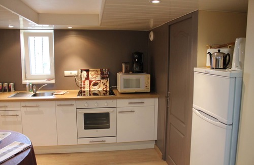 Canardiere Est Apartment | Inviting 2-Bedroom Retreat with Garden & Family-Friendly Amenities