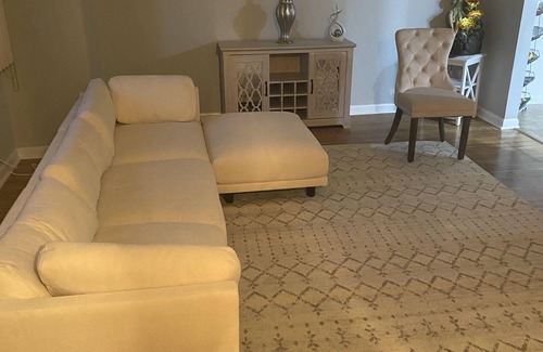 Maple Shade House | Cozy Single Room with Wi-Fi, AC, and Pet-Friendly Stay
