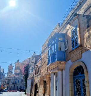 Mosta Apartment | Cozy Fusion Homestay: Top-Rated Stay with Breakfast