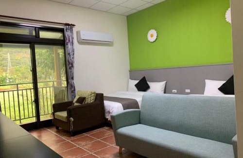 Ji'an House | Futian B&B: Highly Rated Stay with Breakfast & Kitchen