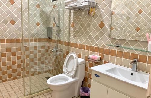 Ji'an House | Futian B&B: Highly Rated Stay with Breakfast & Kitchen