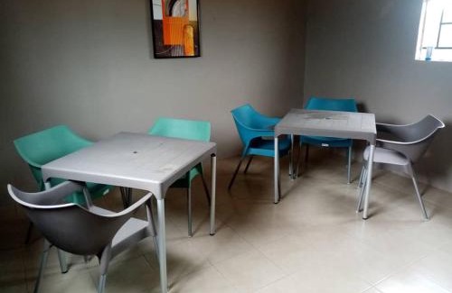 Bobonong House | Cozy Stay at Bob City Travel: Family-Friendly Amenities